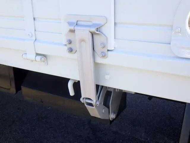 三菱ふそうキャンター平ボディ小型（2t・3t）[写真27]