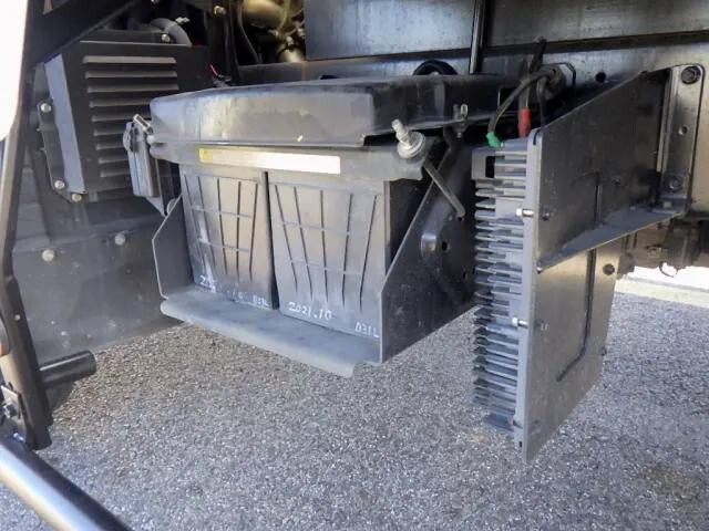 三菱ふそうキャンター平ボディ小型（2t・3t）[写真29]