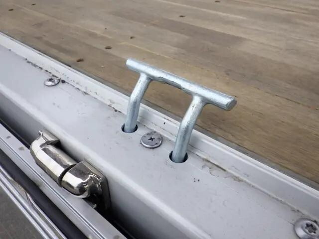 いすゞフォワードアルミウイング中型（4t）[写真11]