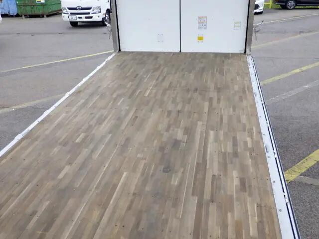 いすゞフォワードアルミウイング中型（4t）[写真12]