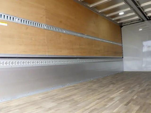 いすゞフォワードアルミウイング中型（4t）[写真15]