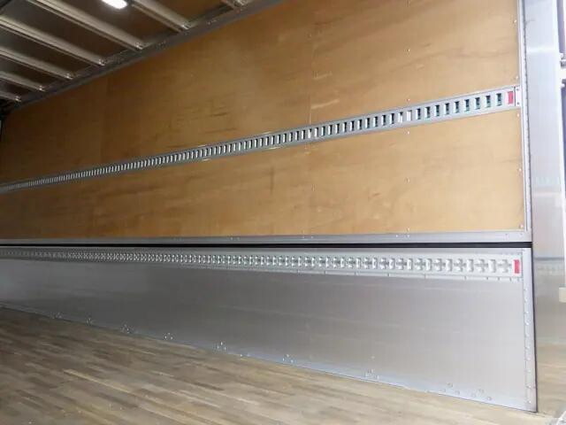 いすゞフォワードアルミウイング中型（4t）[写真16]