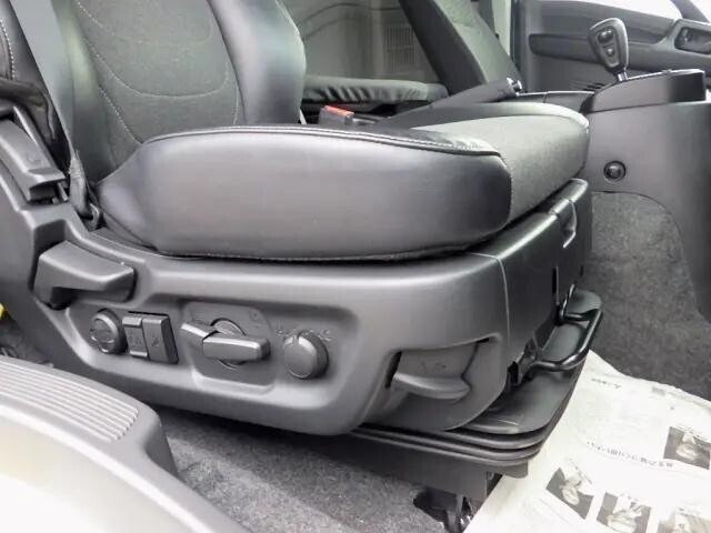 いすゞフォワードアルミウイング中型（4t）[写真32]