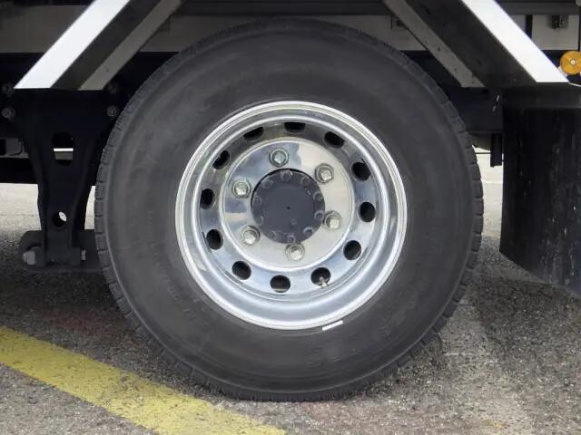 いすゞフォワードアルミウイング中型（4t）[写真37]