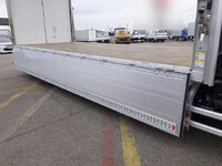 いすゞフォワードアルミウイング中型（4t）[写真10]