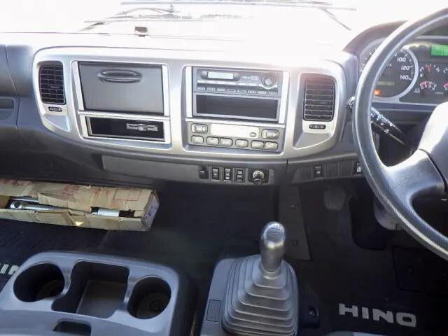 日野レンジャー平ボディ中型（4t）[写真12]