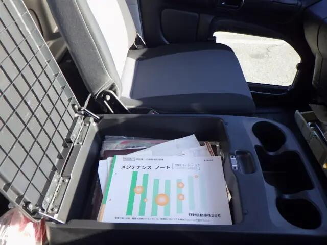 日野レンジャー平ボディ中型（4t）[写真20]