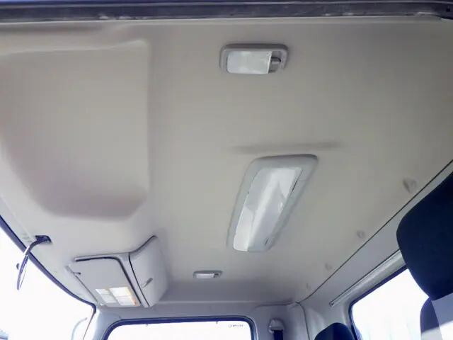 日野レンジャー平ボディ中型（4t）[写真21]