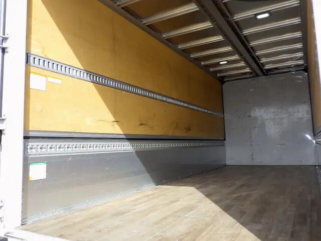 いすゞフォワードアルミウイング中型（4t）[写真11]