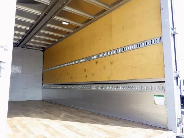 いすゞフォワードアルミウイング中型（4t）[写真12]