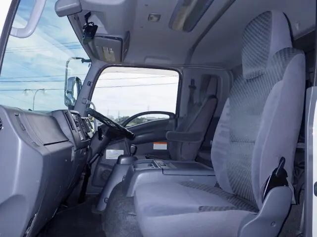 いすゞフォワードアルミウイング中型（4t）[写真13]