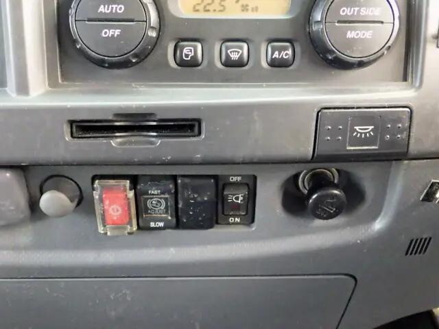 いすゞフォワードアルミウイング中型（4t）[写真20]