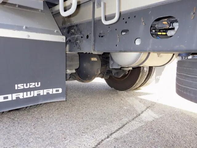 いすゞフォワードアルミウイング中型（4t）[写真24]