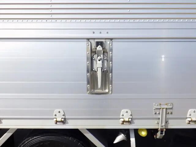 いすゞフォワードアルミウイング中型（4t）[写真36]