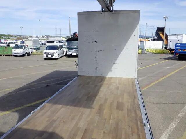 いすゞフォワードアルミウイング中型（4t）[写真07]