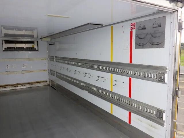 いすゞフォワード冷凍車（冷蔵車）中型（4t）[写真15]