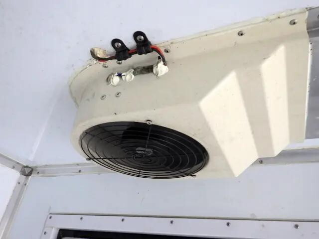 いすゞフォワード冷凍車（冷蔵車）中型（4t）[写真17]