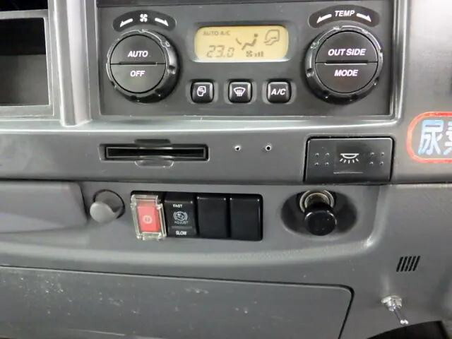 いすゞフォワード冷凍車（冷蔵車）中型（4t）[写真31]