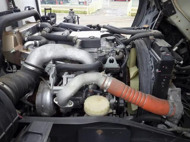 いすゞフォワード冷凍車（冷蔵車）中型（4t）[写真37]