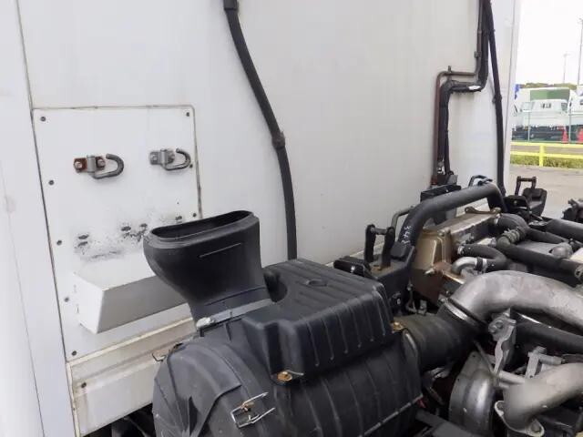 いすゞフォワード冷凍車（冷蔵車）中型（4t）[写真08]