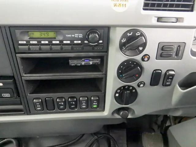 三菱ふそうファイターコンテナ専用車増トン（6t・8t）[写真13]