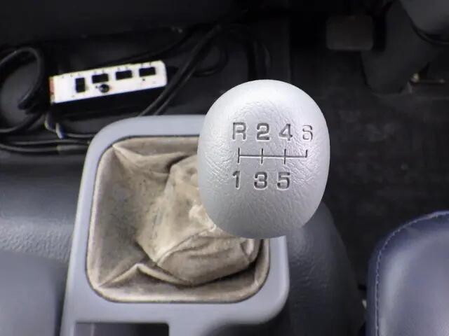 三菱ふそうファイターコンテナ専用車増トン（6t・8t）[写真15]