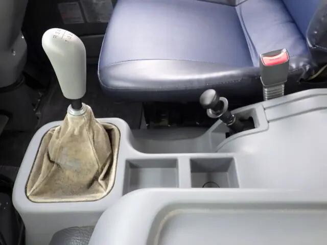 三菱ふそうファイターコンテナ専用車増トン（6t・8t）[写真16]