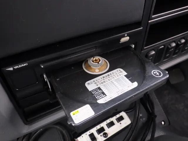 三菱ふそうファイターコンテナ専用車増トン（6t・8t）[写真40]