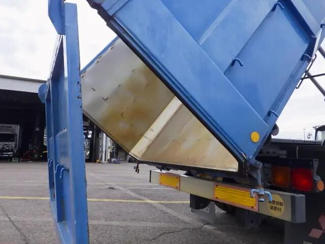 三菱ふそうファイターコンテナ専用車増トン（6t・8t）[写真08]