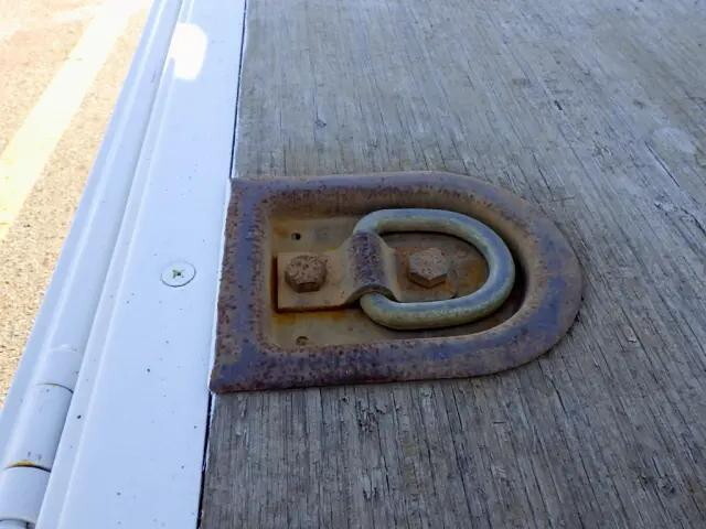 いすゞエルフ平ボディ小型（2t・3t）[写真11]