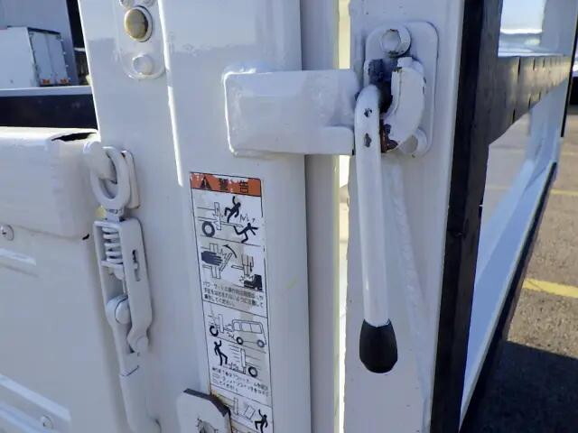 いすゞエルフ平ボディ小型（2t・3t）[写真15]