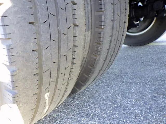 いすゞエルフ平ボディ小型（2t・3t）[写真32]