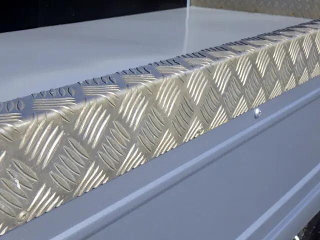 いすゞエルフ平ボディ小型（2t・3t）[写真13]