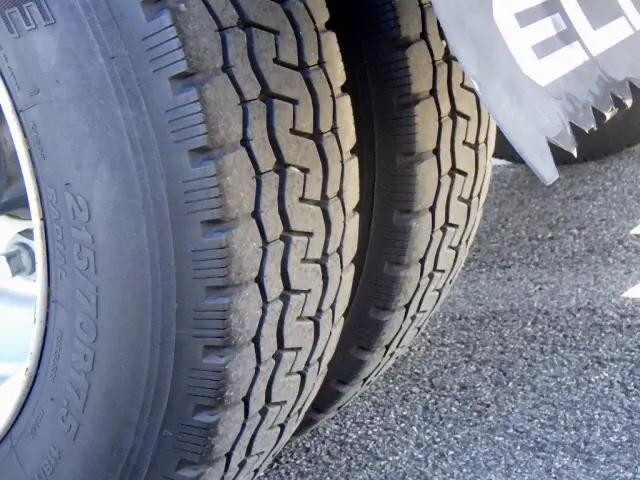 いすゞエルフ平ボディ小型（2t・3t）[写真33]