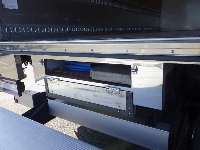 いすゞフォワードアルミウイング中型（4t）[写真11]