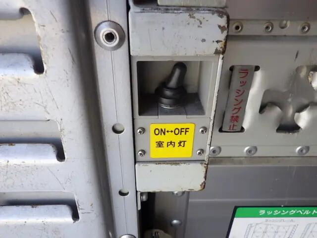 いすゞフォワードアルミウイング中型（4t）[写真13]