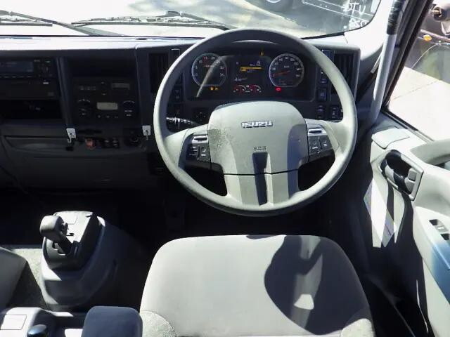 いすゞフォワードアルミウイング中型（4t）[写真15]