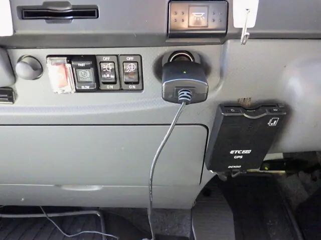 いすゞフォワードアルミウイング中型（4t）[写真18]