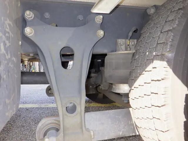 いすゞフォワードアルミウイング中型（4t）[写真21]