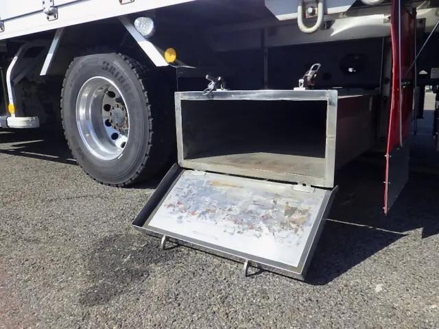 いすゞフォワードアルミウイング中型（4t）[写真37]