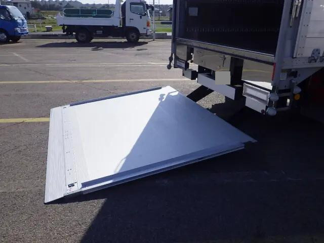 いすゞフォワードアルミウイング中型（4t）[写真09]