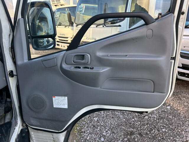 日野デュトロ冷凍車（冷蔵車）小型（2t・3t）[写真18]