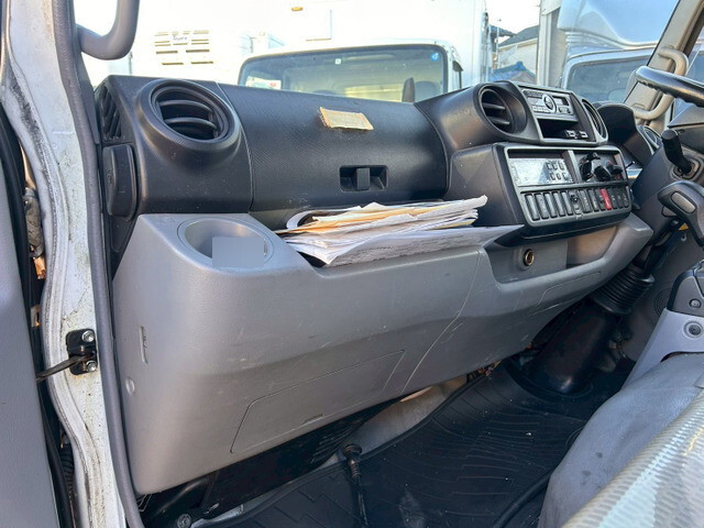 日野デュトロ冷凍車（冷蔵車）小型（2t・3t）[写真21]