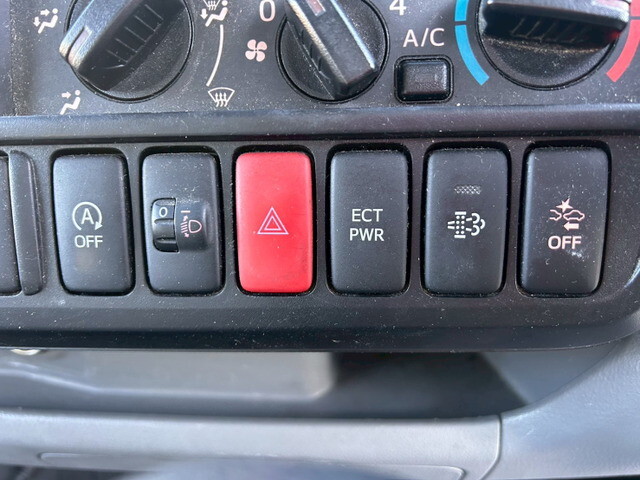 日野デュトロ冷凍車（冷蔵車）小型（2t・3t）[写真28]