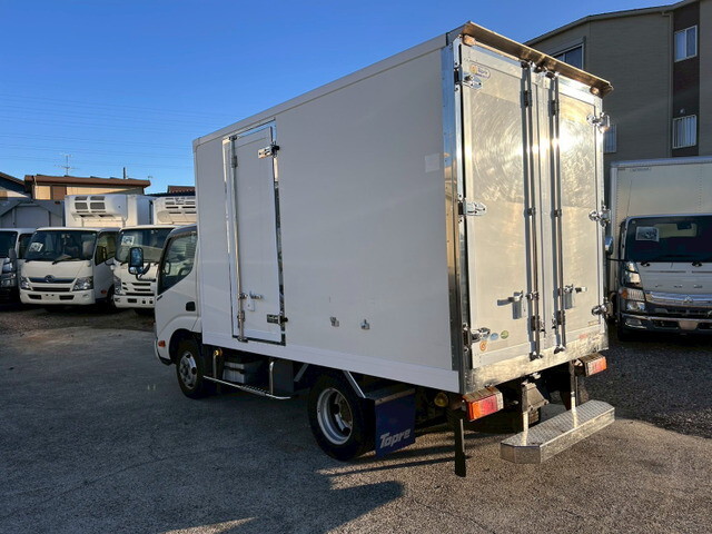 日野デュトロ冷凍車（冷蔵車）小型（2t・3t）[写真03]
