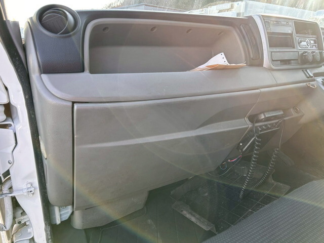 三菱ふそうキャンターアルミバン小型（2t・3t）[写真21]