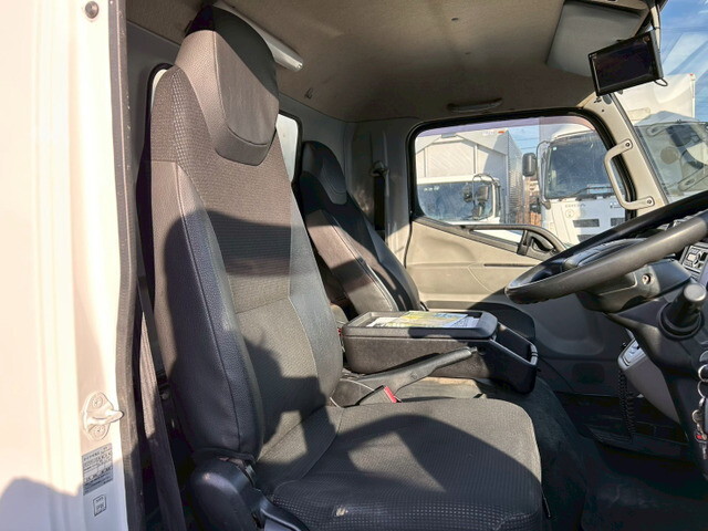 三菱ふそうキャンターアルミバン小型（2t・3t）[写真22]