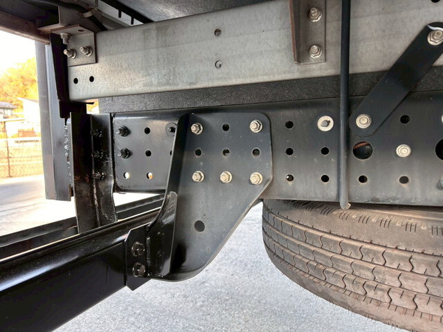 三菱ふそうキャンターアルミバン小型（2t・3t）[写真31]