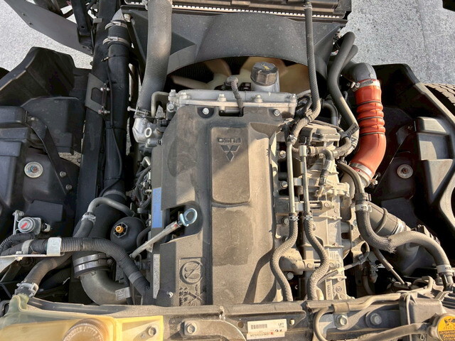 三菱ふそうキャンターアルミバン小型（2t・3t）[写真06]