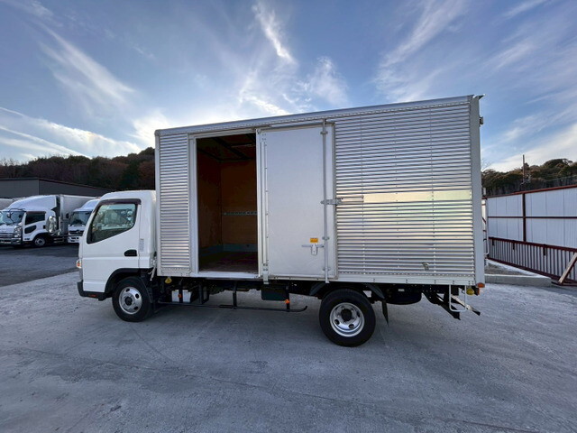 三菱ふそうキャンターアルミバン小型（2t・3t）[写真09]